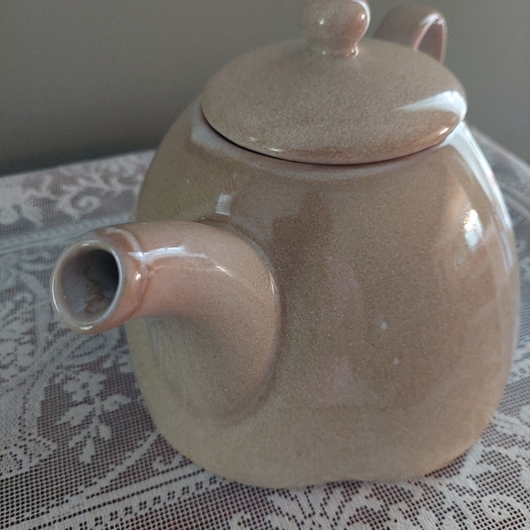 Karen Neuburger "Willow Collection" teapot and lid - Picture 2 of 5